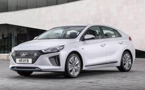 Hyundai IONIQ plug-in hybrid 2017 года (UK)